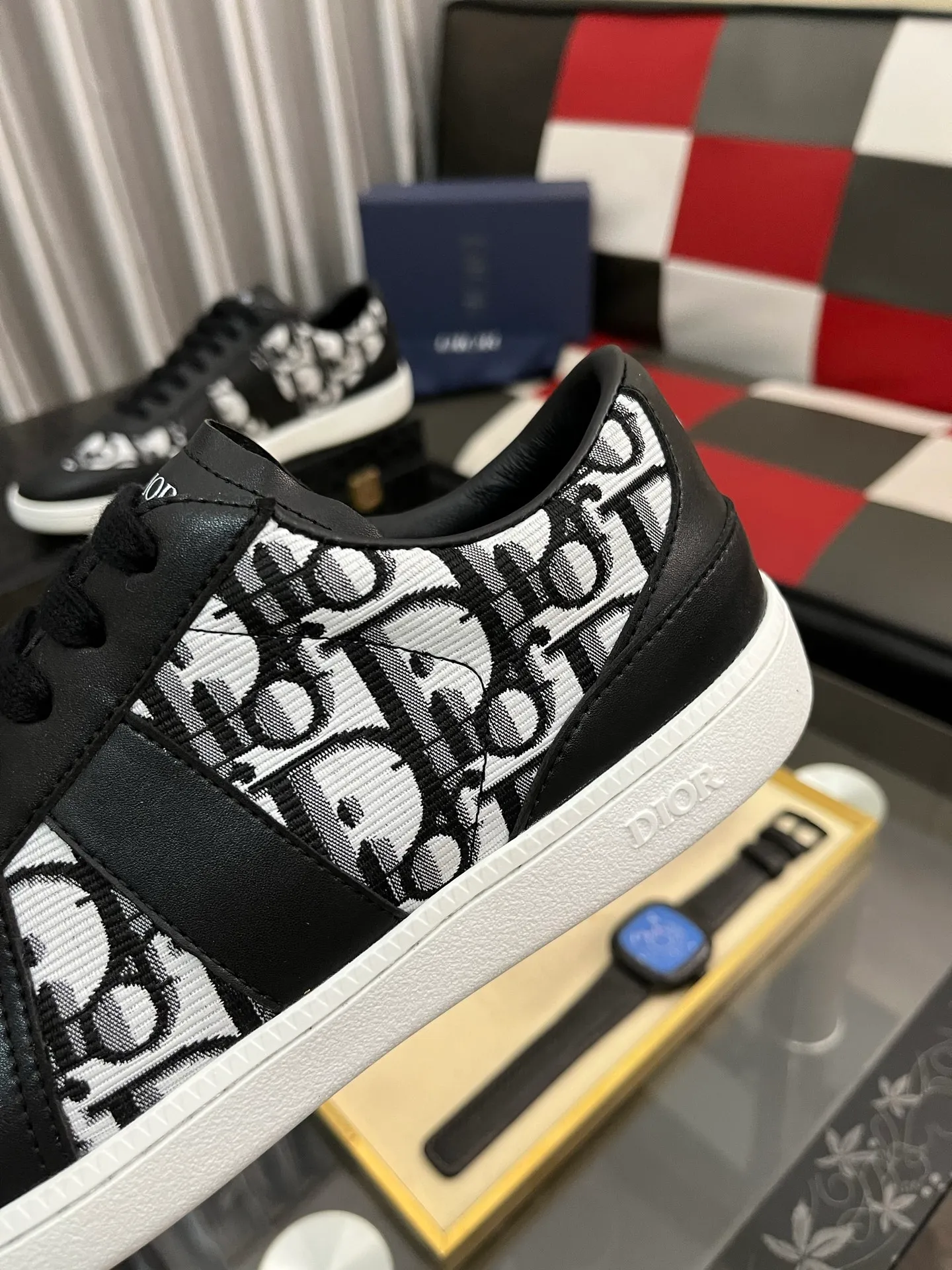 Men's shoes 💰380⌚️⌚️ 【Dior*DIAO】original quality.~ Unique modern style sneakers. 🏃A must-have casual shoe for trendy men😍😍 Original brand imported from Italy, imported original leather, sheep lining (refuses to discolor and grind feet) Sole: Original sole provided by the original factory, French lazy style design ⚠️Fit to the feet, original quality, super comfortable original sole. Code number: 38-445️⃣Colors available